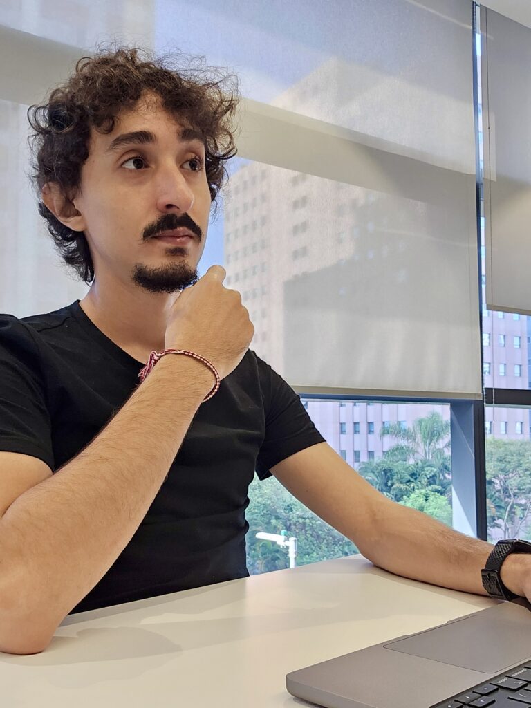 Eu refletindo sobre o método TCOP antes de uma apresentação, sim, uso o método para fazer apresentações.